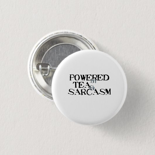 Powered by Tea & Sarcasm Button (Vorne & Hinten)