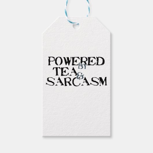 Powered by Tea & Sarcasm Geschenkanhänger (Vorderseite)