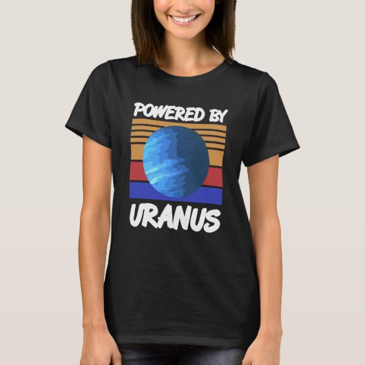 Powered By URANUS Retro Solar System Planet Design T-Shirt (Vorderseite)