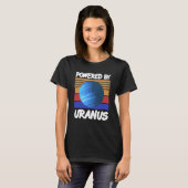 Powered By URANUS Retro Solar System Planet Design T-Shirt (Vorne ganz)