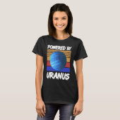 Powered By URANUS Retro Solar System Planet Design T-Shirt (Vorne ganz)