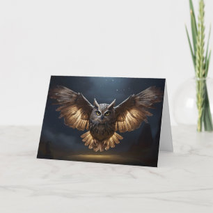 Prächtige Eule fliegt bei Nacht mit ausgebreiteten Karte