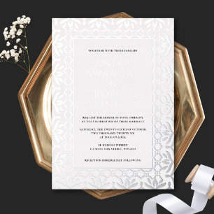 Prächtige, verzierte indische Hochzeit Weiß + Silb Folieneinladung