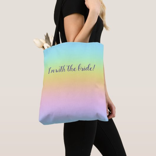 Prachtvoller Pastel Rainbow "Ich bin mit der Braut Tasche (Von Nahem)