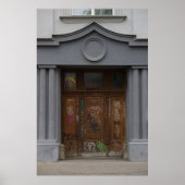 Prag: Graffiti an einer klassischen Tür Poster (Vorne)