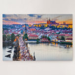 Prag Tschechische Republik Puzzle<br><div class="desc">Puzzle Prag Sonnenuntergang Puzzle mit Schloss Hrad und Karlsbrücke,  die berühmte Sehenswürdigkeit der Tschechischen Republik. Reiseziel in Europa.</div>