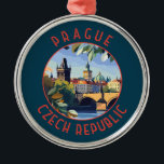 Prag Tschechische Republik Retro Distressed Circle Ornament Aus Metall<br><div class="desc">Prager Retrovektor-Reisedesign. Prag,  die Stadt der Hauptstadt der Tschechischen Republik,  wird von der Moldau geteilt. Es heißt "die Stadt der hundert Brüder",  es ist bekannt für seinen Altstädter Ring.</div>