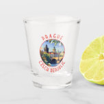 Prag Tschechische Republik Retro Distressed Circle Schnapsglas<br><div class="desc">Prager Retrovektor-Reisedesign. Prag,  die Stadt der Hauptstadt der Tschechischen Republik,  wird von der Moldau geteilt. Es heißt "die Stadt der hundert Brüder",  es ist bekannt für seinen Altstädter Ring.</div>