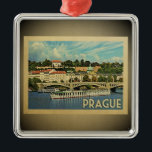 Prag Tschechische Republik Vintage Reisen Ornament Aus Metall<br><div class="desc">Ein cooles,  Vintages Prager Ornament mit einem wunderschönen Blick auf den Fluss und die Brücke.</div>