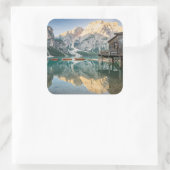 Pragser Wildsee in den Dolomiten in Italien Quadratischer Aufkleber (Tasche)