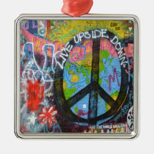 Prague Graffiti Ornament Aus Metall (Vorne)
