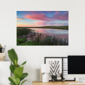 Prairie Pond reflektiert brillante Sonnenaufgangsw Poster (Heimbüro)