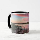Prairie-Teich spiegelt brillante Sonnenaufgangswol Tasse (Vorderseite Links)