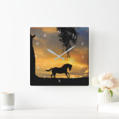 Prancing Horse with Sunset and Oak Tree Nature Quadratische Wanduhr (Zuhause)