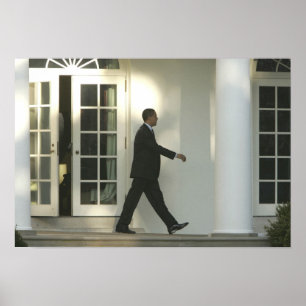 Präsident Barack denkt bei seinem Spaziergang tief Poster