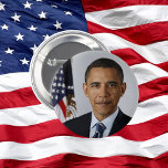 Präsident Barack Obama 1. Term Offiziell Portrait Button<br><div class="desc">Präsident Barack Obama First Term Offical Portrait Button-Back Button (2009). In einer im Februar 2009 von Harris Interactive für France 24 und die International Herald Tribune in der Western Europe und den USA durchgeführten Umfrage wurde Obama als der angesehenste und mächtigste Weltführer bewertet.</div>