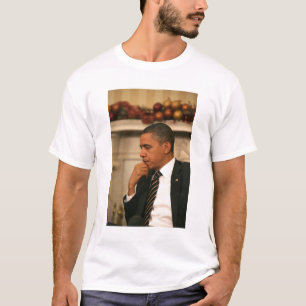 Präsident Barack Obama denkt nach, während er trif T-Shirt