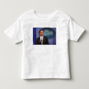 Präsident Barack Obama gibt eine Ankündigung bekan Kleinkind T-shirt