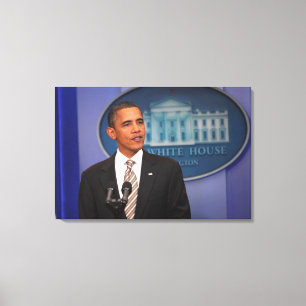 Präsident Barack Obama gibt eine Ankündigung bekan Leinwanddruck