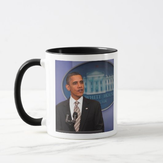 Präsident Barack Obama macht eine Mitteilung Tasse (Links)