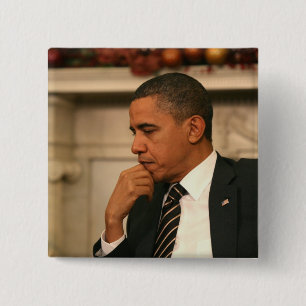Präsident Barack Obama reflektiert sich, während Button