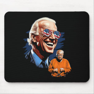 Präsident Biden lacht Trump, T-Shirt Anti-Tr ins G Mousepad