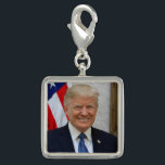 Präsident Donald Trump Charm<br><div class="desc">Karo heraus Classieladiees Entwurf! Personifizieren Sie Ihre eigenen Waren auf irgendwelchen meiner Produkte einfach, indem Sie auf dem besonders anfertigen Knopf, zum Ihres eigenen Namens oder Textes einzufügen, um ein einzigartiges Produkt zu machen klicken. Versuchen Sie, Text unter Verwendung des verschiedenen Schriftartes hinzuzufügen u. sehen Sie eine Vorbetrachtung Ihres Entwurfs...</div>