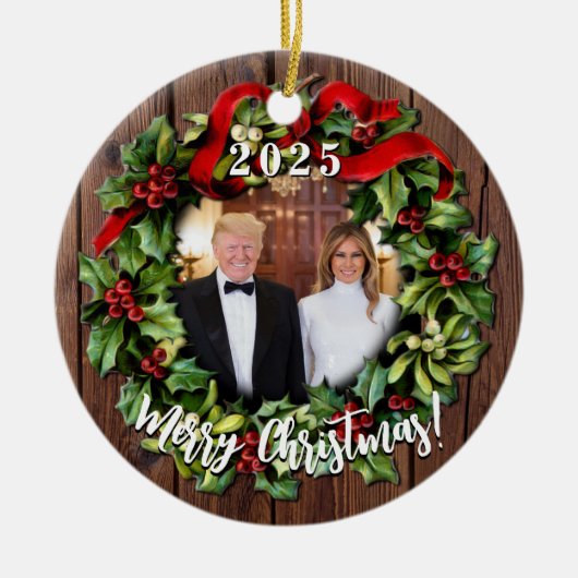 Präsident Donald Trump & Melania 2023 Holly Wreath Keramik Ornament (Vorne)