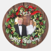 Präsident Donald Trump & Melania 2023 Holly Wreath Runder Aufkleber (Vorderseite)