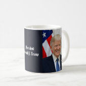 Präsident Donald Trump Offizielles Portrait 2017 Kaffeetasse (VorderseiteRechts)
