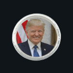 Präsident Donald Trump Ring<br><div class="desc">Karo heraus Classieladiees Entwurf! Personifizieren Sie Ihre eigenen Waren auf irgendwelchen meiner Produkte einfach, indem Sie auf dem besonders anfertigen Knopf, zum Ihres eigenen Namens oder Textes einzufügen, um ein einzigartiges Produkt zu machen klicken. Versuchen Sie, Text unter Verwendung des verschiedenen Schriftartes hinzuzufügen u. sehen Sie eine Vorbetrachtung Ihres Entwurfs...</div>