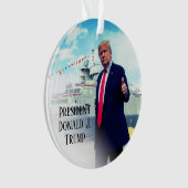 Präsident Donald Trump stottert das Marineschiff Ornament (Vorderseite)