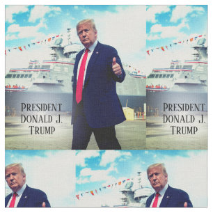 Präsident Donald Trump stottert das Marineschiff  Stoff