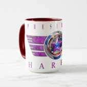 Präsident Harris-Walz Pink Wing Medallion Tasse (Vorderseite Links)