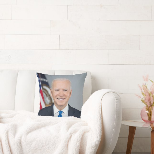 Präsident Joe Biden Offiziell Portrait 2021 Kissen (Liege)
