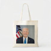 Präsident Joe Biden Offiziell Portrait 2021 Tragetasche (Vorne)