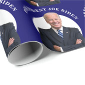 Präsident Joe Biden Portrait auf Blue Geschenkpapier (Rolleneckpunkt)