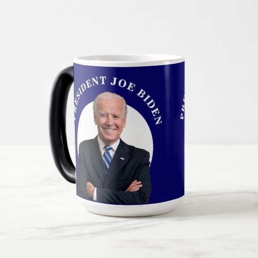 Präsident Joe Biden Portrait auf Blue Verwandlungstasse (Vorderseite Links)