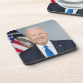 Präsident Joe Biden White House Portrait Getränkeuntersetzer (Linke Seite)