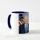 Präsident Joe Biden White House Portrait Tasse (Vorderseite Links)