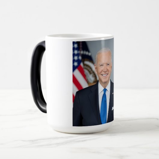 Präsident Joe Biden White House Portrait Tasse (Vorderseite Links)