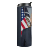 Präsident Joe Biden White House Portrait Thermosbecher (Nach links gedreht)