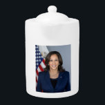 Präsident Kamala Harris USA 2024<br><div class="desc">Präsident Kamala Harris USA 2024 Im Namen des amerikanischen Volkes danke ich Joe Biden für seine außerordentliche Führungsrolle als Präsident der Vereinigten Staaten und für seinen jahrzehntelangen Einsatz in unserem Land. Sein bemerkenswertes Erbe der Errungenschaft ist in der modernen amerikanischen Geschichte unerreicht und übertrifft das Erbe vieler Präsidenten, die zwei...</div>