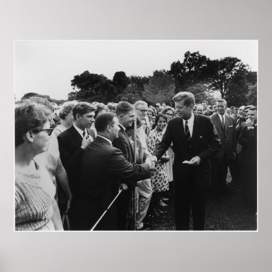 Präsident Kennedy Greets Peace Corps Freiwillige Poster (Vorne)