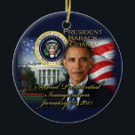 Präsident Obama 2. Amtseinführung Keramik Ornament<br><div class="desc">Feiern Sie Präsident Barack Obamas zweite Amtseinführung durch den Präsidenten mit diesem hochgeschätzten Sake.  Im Hintergrund befindet sich ein Collage-Bild des Präsidenten,  des weißen Hauses,  des präsidialen Siegels und einer amerikanischen Flagge.  Eine schöne Fotomontage des Präsidenten dieses Memorobilia wird ein Lächeln bringen. Alle Designs Copyright © 2012</div>