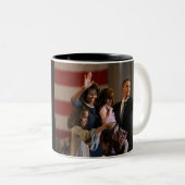 Präsident Obama First Family Keepsake Zweifarbige Tasse (VorderseiteRechts)
