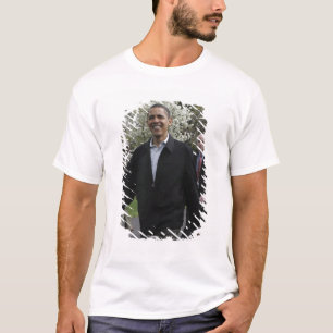 Präsident Obama geht zum Basketballplatz T-Shirt