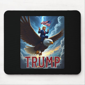 Präsident Trump fährt einen Adler. Patriotic Polit Mousepad