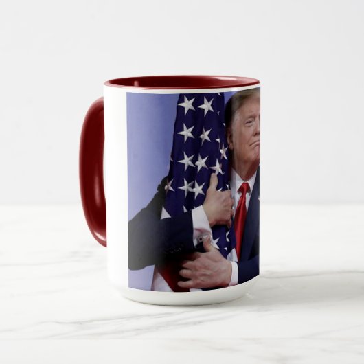 Präsident Trump rügt die amerikanische Flagge Tasse (Vorderseite Links)