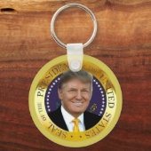 PRÄSIDENT TRUMP SCHLÜSSELANHÄNGER (Vorderseite)